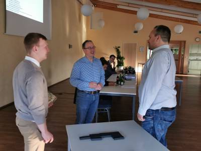 Ansgar Lrig bedankt sich bei Malte Schpber fr seine Vorstandsarbeit in den vergangenen Jahren